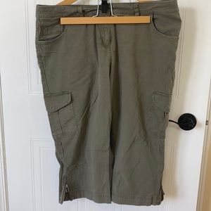 Chlorophylle olive green capris
